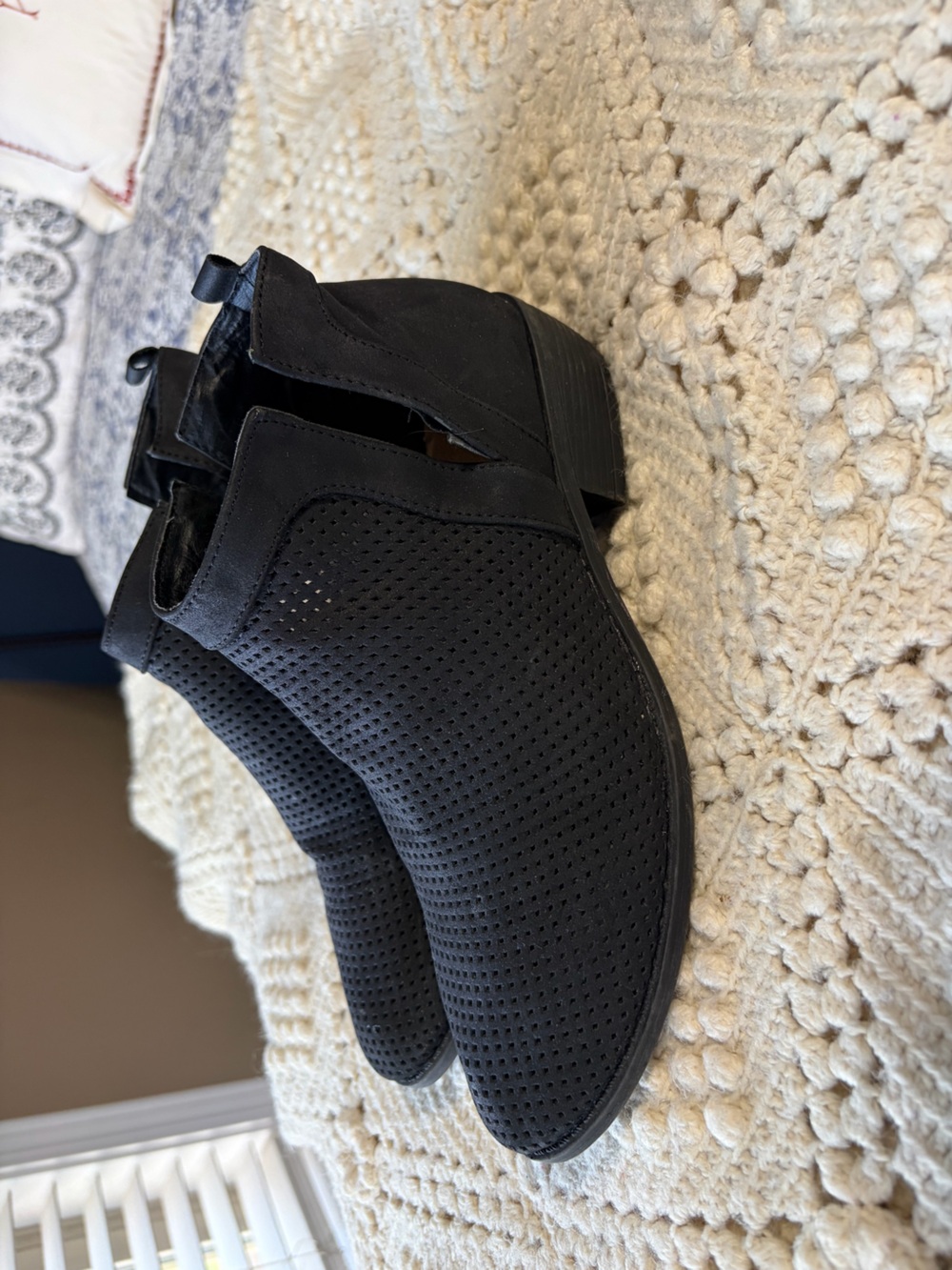 GUC 8.5 Black Perforated Ankle Boots ?brand?